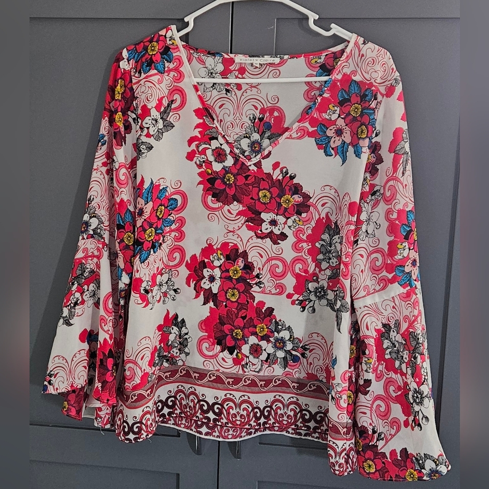 Violet Claire Flared Sleeve Blouce Size M